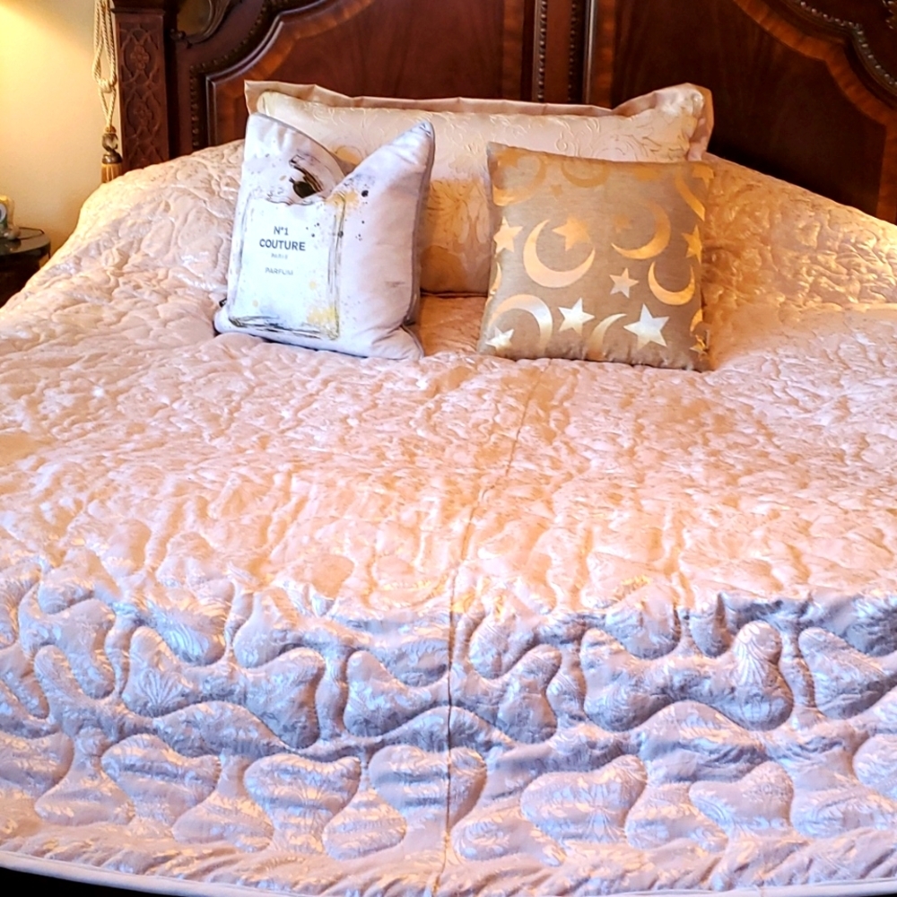 94x90 1960's vintage fabric NEWLY Quilted by Artisan Gorgeous Reversible QUILT
